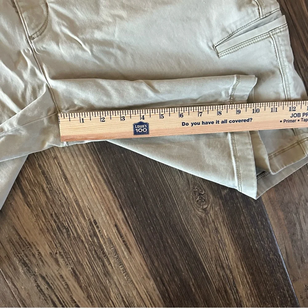 Tommy Bahama men's 36 khaki tan shorts soft - Picture 9 of 9